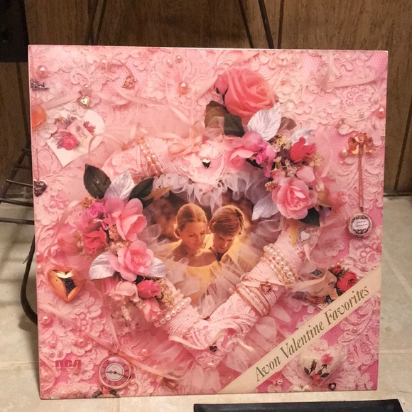 AVON VALENTINE FAVORITES VINYL RECORD - Picture 1 of 16